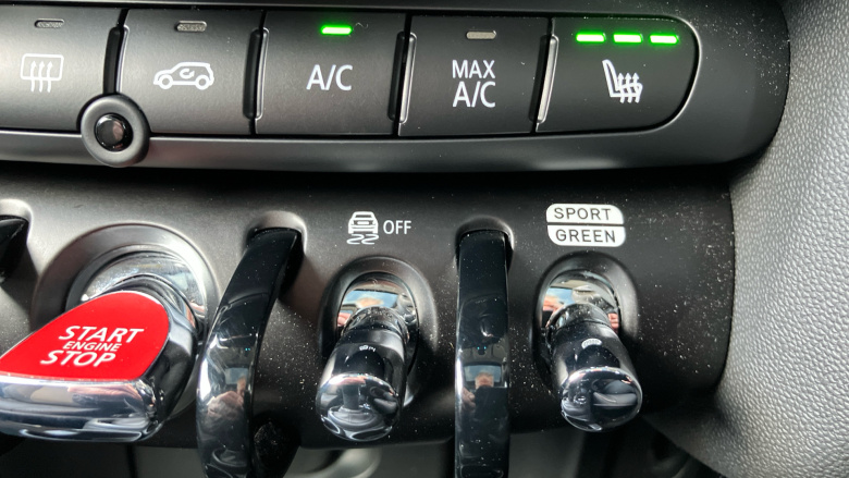 MINI Hatchback 1.5 Cooper Classic Premium 5dr Auto Petrol Hatchback